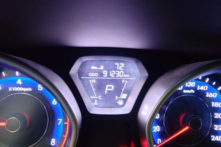 Used Hyundai Elantra (5th Generation / Langdong) 2012 1.6L Automatic Fashion Edition Odometer Close Up
