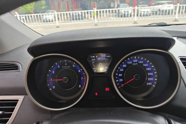 Used Hyundai Elantra (5th Generation / Langdong) 2012 1.6L Automatic Fashion Edition Odometer Close Up