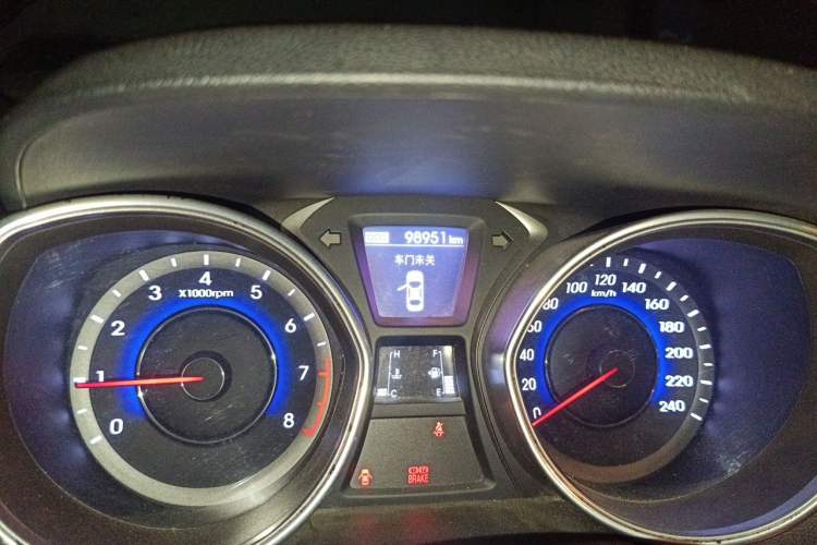 Used Hyundai Elantra (5th Generation / Langdong) 2012 1.6L Manual Leading Model Odometer Close Up
