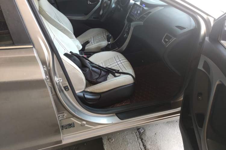 Used Hyundai Elantra (5th Generation / Langdong) 2012 1.6L Manual Leading Model Right Front Seat