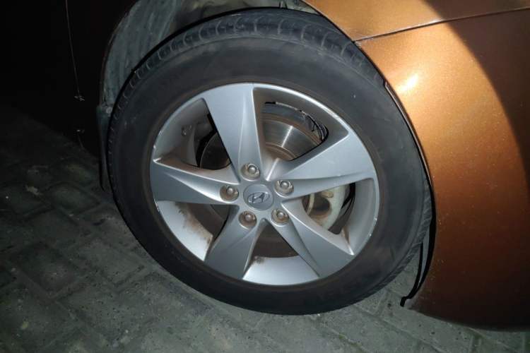 Used Hyundai Elantra (5th Generation / Langdong) 2012 1.6L Automatic Leading Model Right Front Wheel Hub