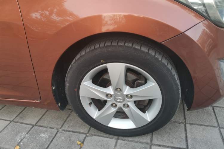 Used Hyundai Elantra (5th Generation / Langdong) 2012 1.6L Manual Leading Model Right Front Wheel Hub