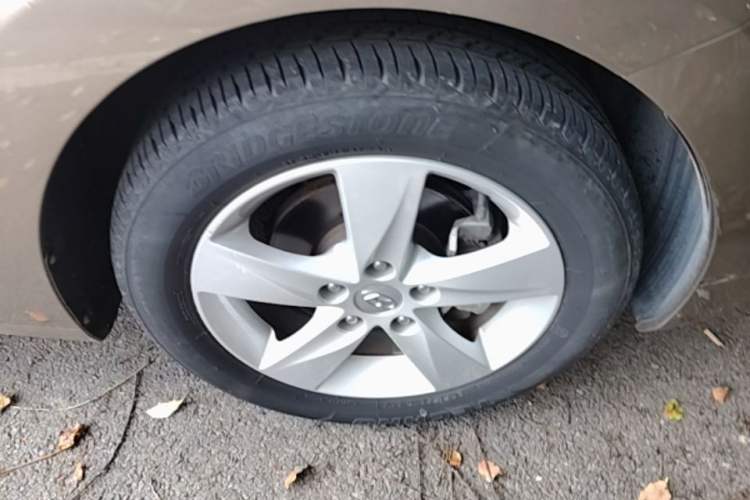 Used Hyundai Elantra (5th Generation / Langdong) 2012 1.6L Manual Fashion Edition Right Front Wheel Hub