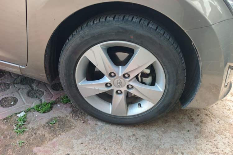 Used Hyundai Elantra (5th Generation / Langdong) 2012 1.6L Automatic Prestige Model Right Front Wheel Hub