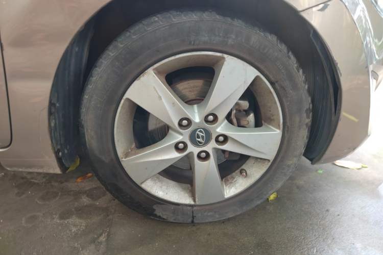 Used Hyundai Elantra (5th Generation / Langdong) 2012 1.6L Automatic Fashion Edition Right Front Wheel Hub