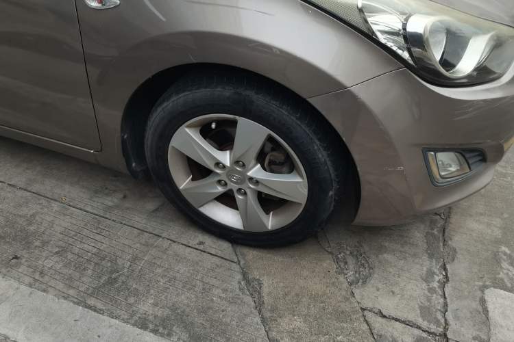 Used Hyundai Elantra (5th Generation / Langdong) 2012 1.6L Automatic Fashion Edition Right Front Wheel Hub