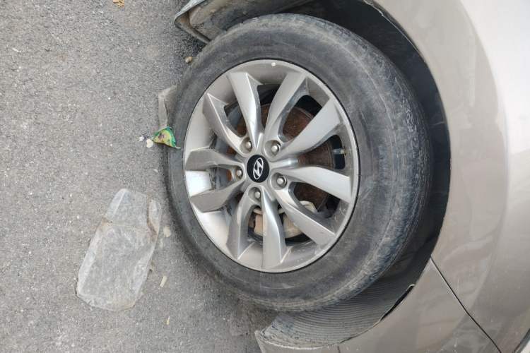 Used Hyundai Elantra (5th Generation / Langdong) 2012 1.6L Manual Leading Model Right Front Wheel Hub