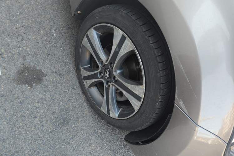 Used Hyundai Elantra (5th Generation / Langdong) 2012 1.8L Automatic Prestige Model Right Front Wheel Hub