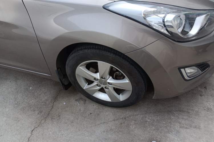 Used Hyundai Elantra (5th Generation / Langdong) 2012 1.6L Manual Leading Model Right Front Wheel Hub