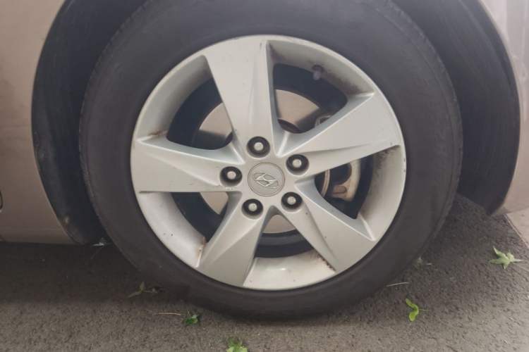 Used Hyundai Elantra (5th Generation / Langdong) 2012 1.6L Automatic Prestige Model Right Front Wheel Hub