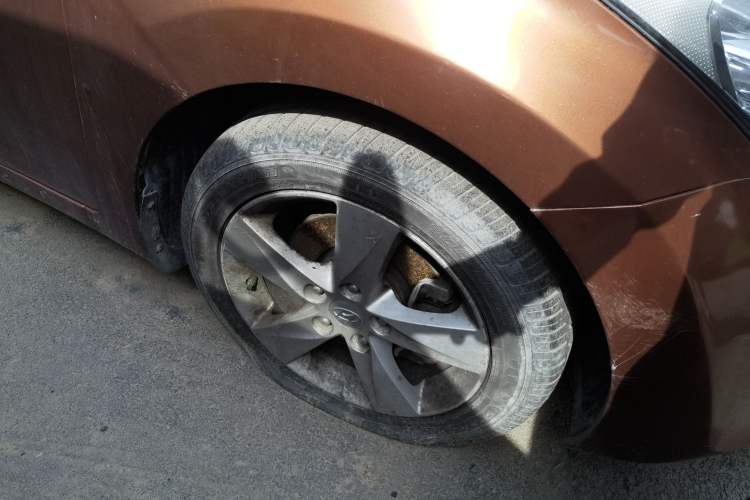 Used Hyundai Elantra (5th Generation / Langdong) 2012 1.6L Manual Leading Model Right Front Wheel Hub