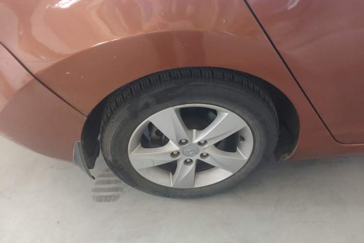 Used Hyundai Elantra (5th Generation / Langdong) 2012 1.6L Automatic Prestige Model Right Rear Wheel Hub