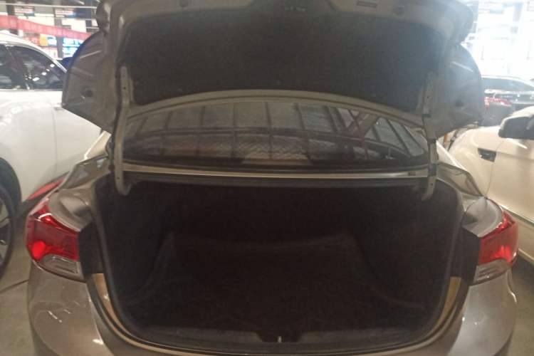 Used Hyundai Elantra (5th Generation / Langdong) 2012 1.6L Automatic Fashion Edition Trunk