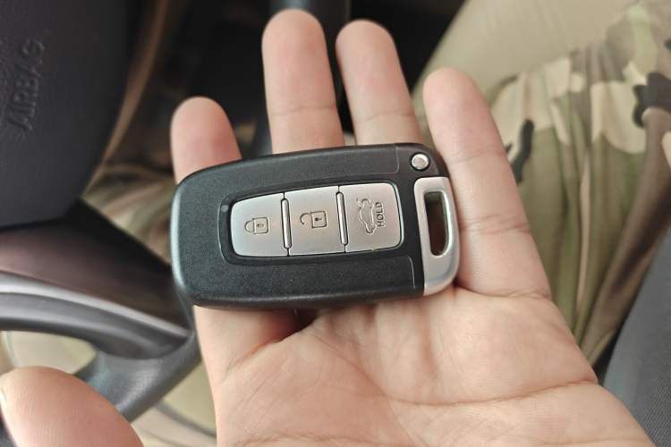 Used Hyundai Elantra (5th Generation / Langdong) 2012 1.6L Manual Leading Model Vehicle Key