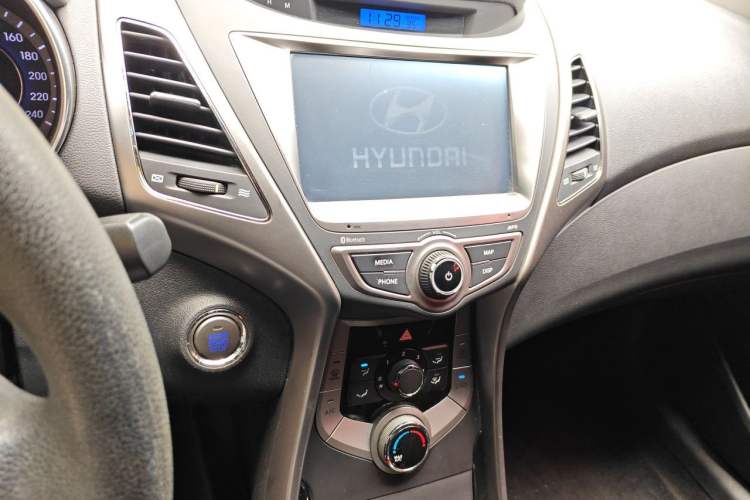 Used Hyundai Elantra (5th Generation / Langdong) 2013 1.6L Automatic Luxury Model Audio And AC Panel