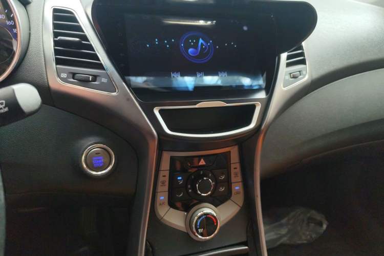 Used Hyundai Elantra (5th Generation / Langdong) 2013 1.6L Automatic Leading Model Audio And AC Panel