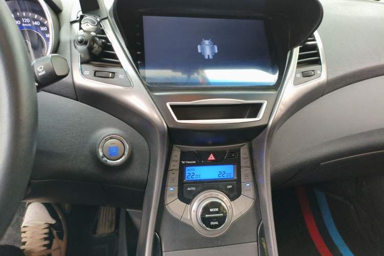 Used Hyundai Elantra (5th Generation / Langdong) 2013 1.6L Automatic Luxury Model Audio And AC Panel