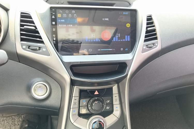 Used Hyundai Elantra (5th Generation / Langdong) 2013 1.6L Automatic Leading Model Audio And AC Panel