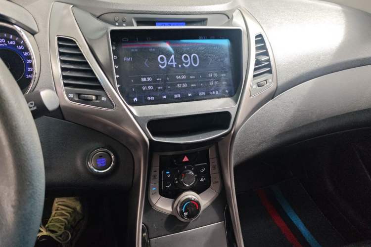 Used Hyundai Elantra (5th Generation / Langdong) 2013 1.6L Automatic Leading Model Audio And AC Panel