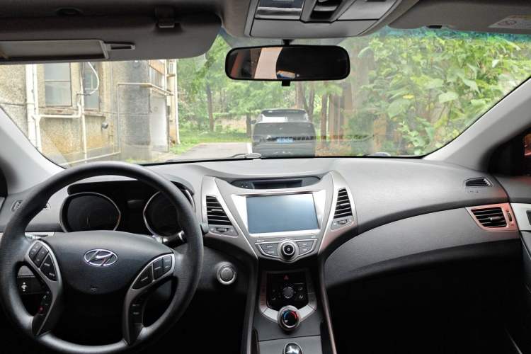 Used Hyundai Elantra (5th Generation / Langdong) 2013 1.6L Automatic Luxury Model Center Console