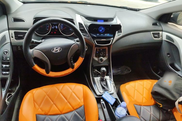 Used Hyundai Elantra (5th Generation / Langdong) 2013 1.6L Automatic Leading Model Center Console