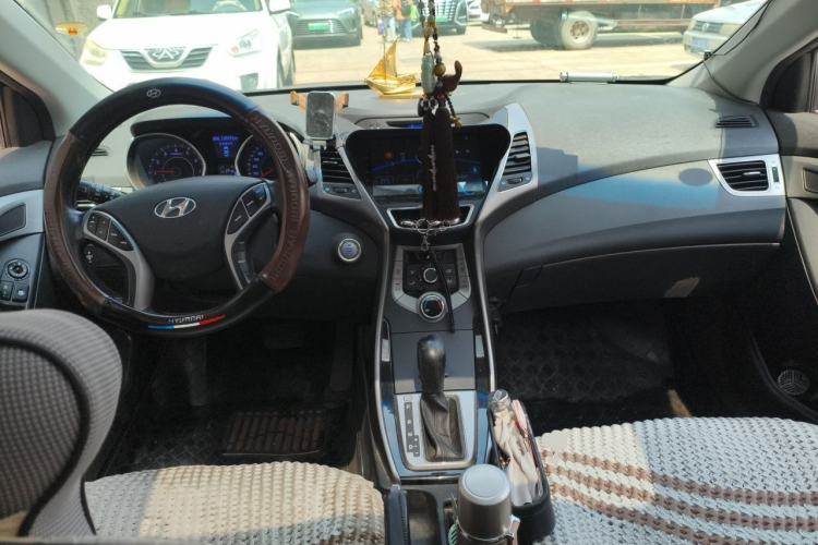 Used Hyundai Elantra (5th Generation / Langdong) 2013 1.6L Automatic Leading Model Center Console
