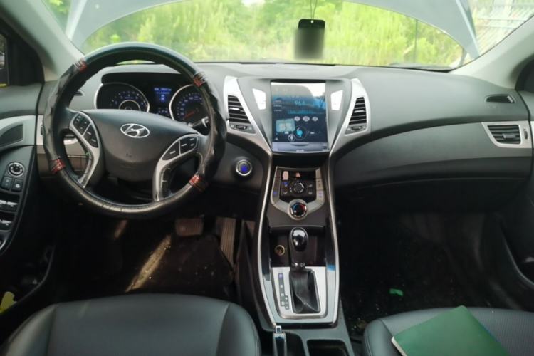 Used Hyundai Elantra (5th Generation / Langdong) 2013 1.6L Automatic Leading Model Center Console