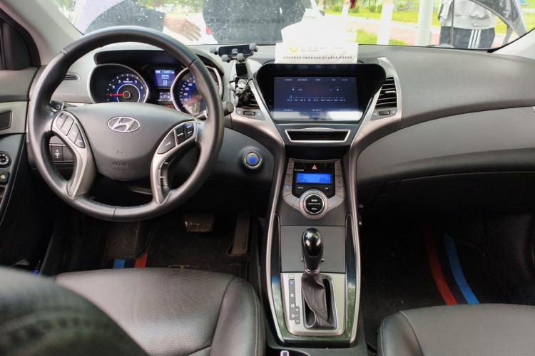 Used Hyundai Elantra (5th Generation / Langdong) 2013 1.6L Automatic Luxury Model Center Console