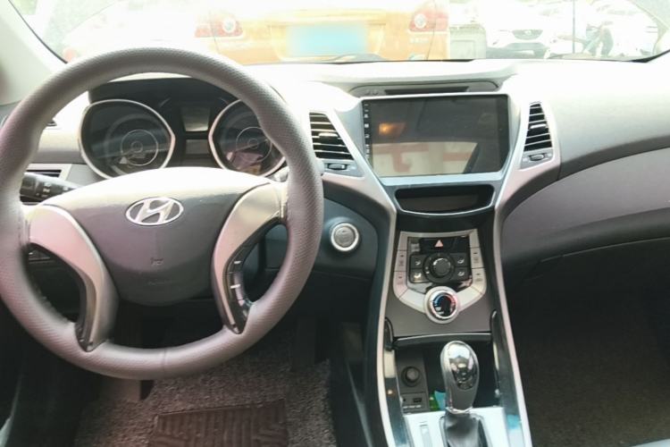 Used Hyundai Elantra (5th Generation / Langdong) 2013 1.6L Automatic Leading Model Center Console