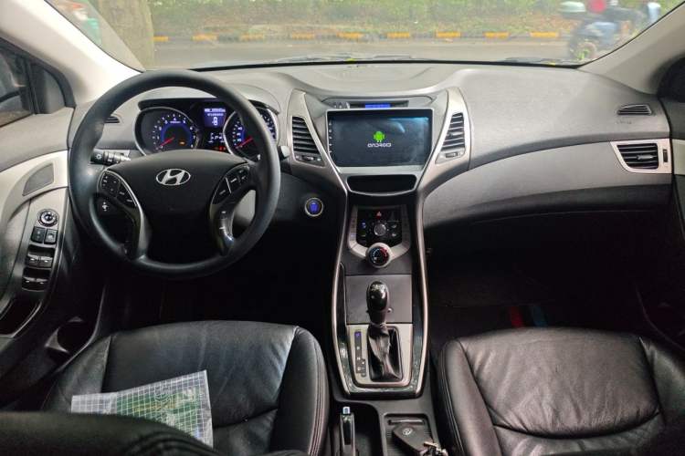 Used Hyundai Elantra (5th Generation / Langdong) 2013 1.6L Automatic Leading Model Center Console