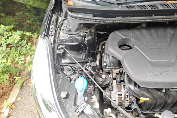 Used Hyundai Elantra (5th Generation / Langdong) 2013 1.6L Automatic Luxury Model Engine Bay Right