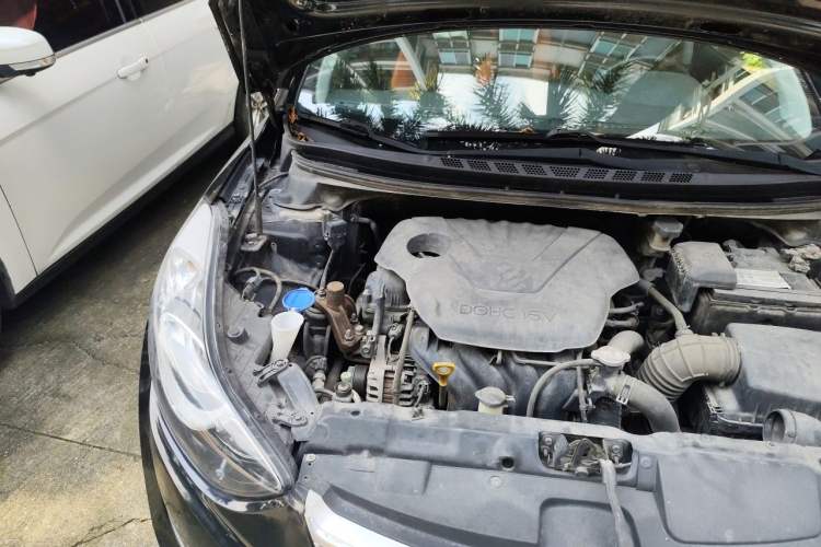 Used Hyundai Elantra (5th Generation / Langdong) 2013 1.6L Automatic Leading Model Engine Bay Right