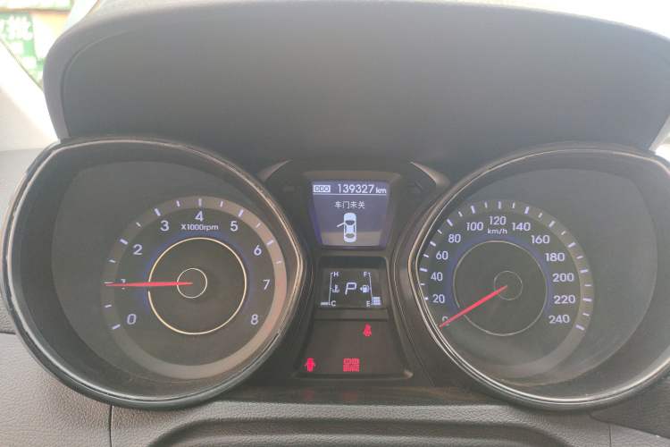 Used Hyundai Elantra (5th Generation / Langdong) 2013 1.6L Automatic Leading Model Odometer Close Up