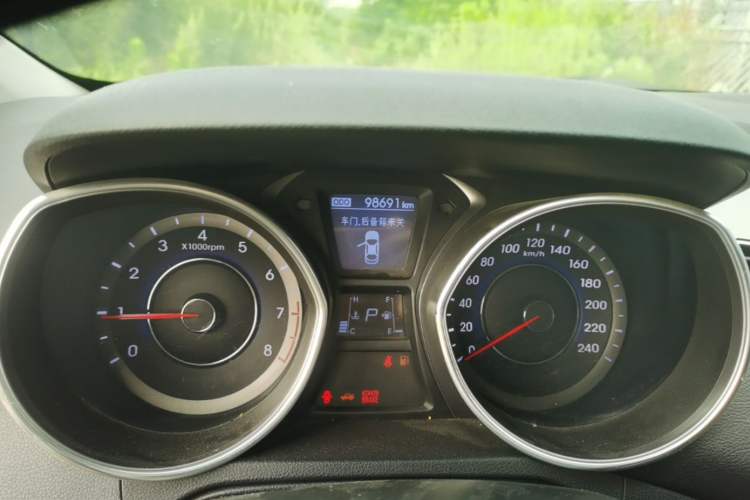 Used Hyundai Elantra (5th Generation / Langdong) 2013 1.6L Automatic Leading Model Odometer Close Up