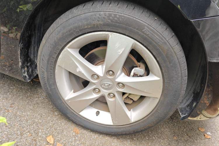 Used Hyundai Elantra (5th Generation / Langdong) 2013 1.6L Automatic Luxury Model Right Front Wheel Hub