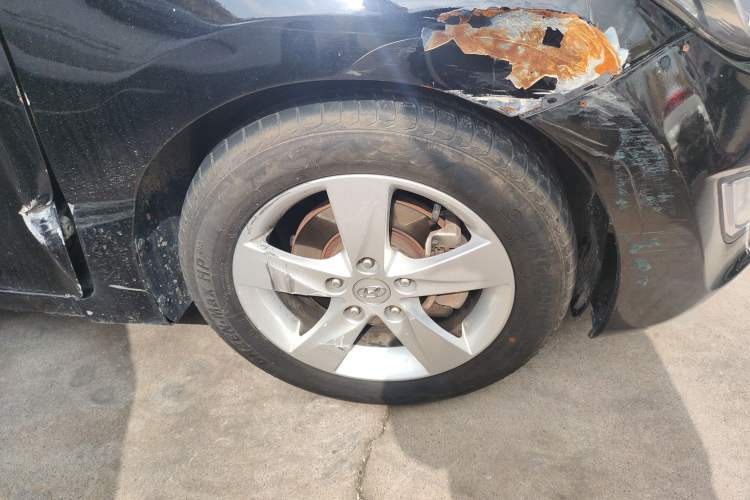 Used Hyundai Elantra (5th Generation / Langdong) 2013 1.6L Automatic Leading Model Right Front Wheel Hub