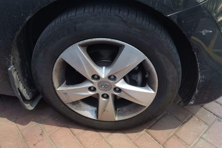 Used Hyundai Elantra (5th Generation / Langdong) 2013 1.6L Automatic Leading Model Right Front Wheel Hub