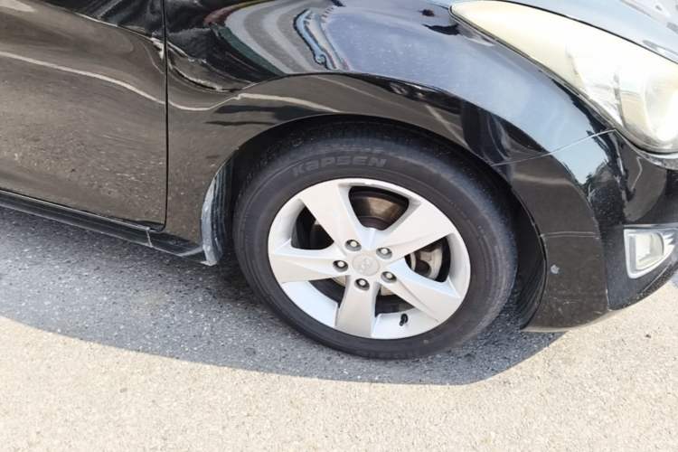 Used Hyundai Elantra (5th Generation / Langdong) 2013 1.6L Automatic Leading Model Right Front Wheel Hub
