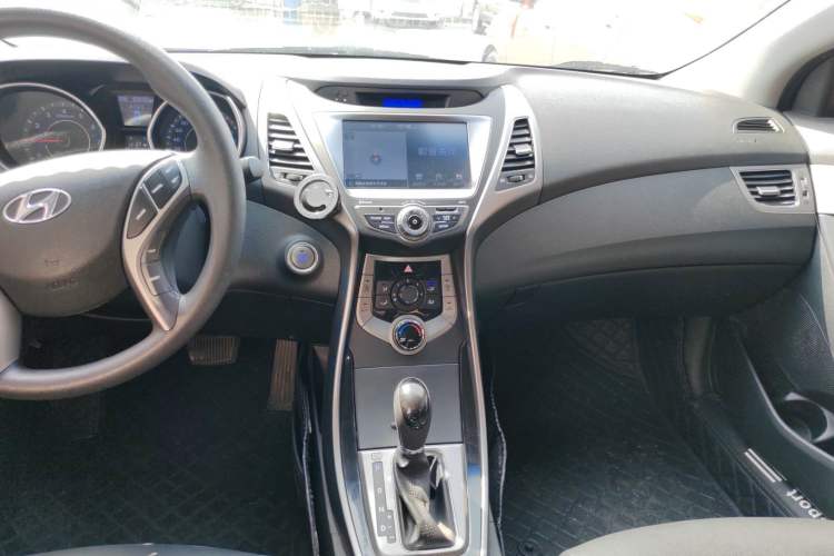 Used Hyundai Elantra (5th Generation / Langdong) 2013 1.6L Automatic Leading Model Audio And AC Panel