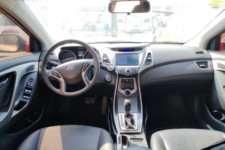 Used Hyundai Elantra (5th Generation / Langdong) 2013 1.6L Automatic Leading Model Center Console