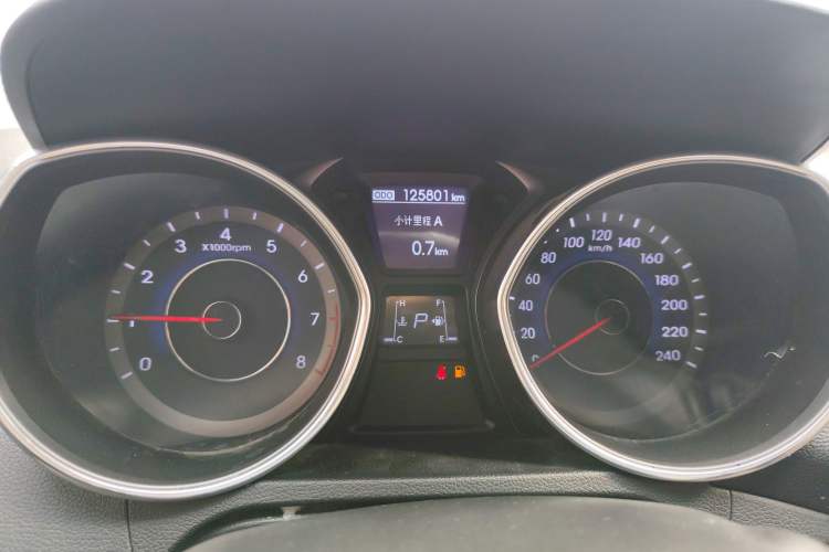 Used Hyundai Elantra (5th Generation / Langdong) 2013 1.6L Automatic Luxury Model Odometer Close Up