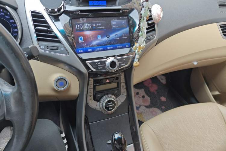Used Hyundai Elantra (5th Generation / Langdong) 2013 1.6L Automatic Luxury Model Audio And AC Panel
