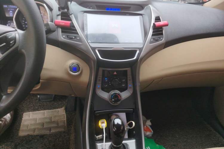 Used Hyundai Elantra (5th Generation / Langdong) 2013 1.6L Automatic Leading Model Audio And AC Panel