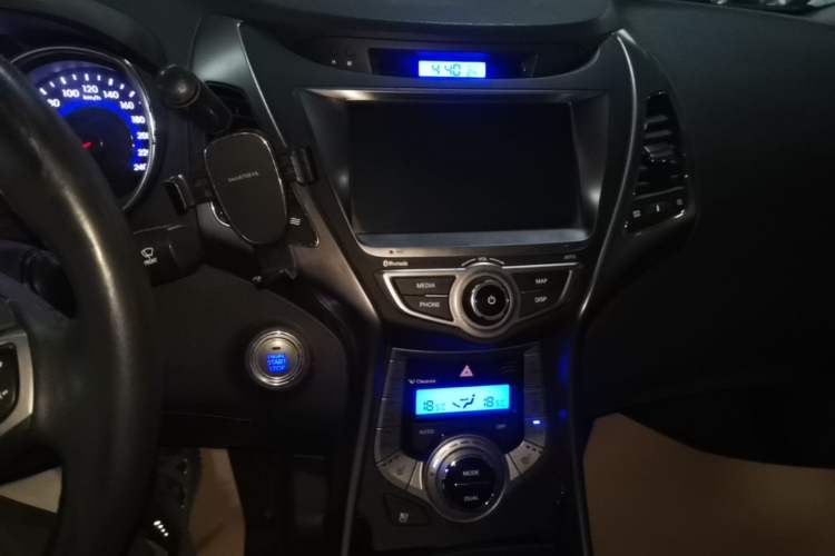 Used Hyundai Elantra (5th Generation / Langdong) 2013 1.6L Automatic Luxury Model Audio And AC Panel