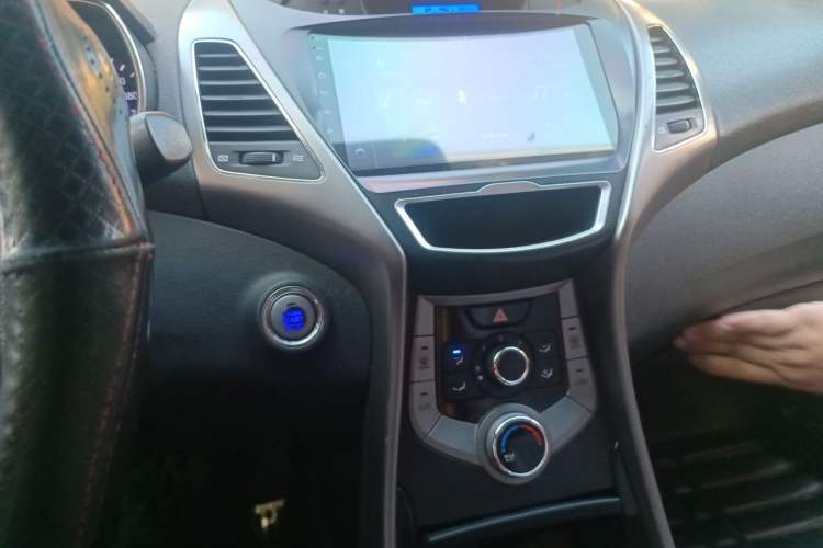 Used Hyundai Elantra (5th Generation / Langdong) 2013 1.6L Automatic Leading Model Audio And AC Panel