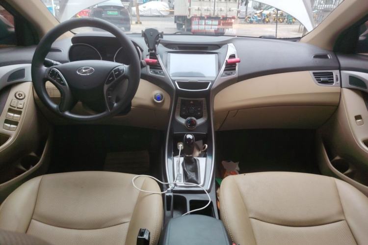 Used Hyundai Elantra (5th Generation / Langdong) 2013 1.6L Automatic Leading Model Center Console