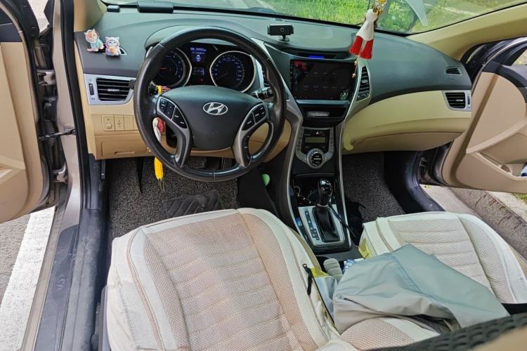 Used Hyundai Elantra (5th Generation / Langdong) 2013 1.6L Automatic Luxury Model Center Console