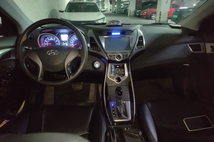 Used Hyundai Elantra (5th Generation / Langdong) 2013 1.6L Automatic Leading Model Center Console