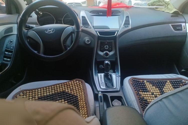 Used Hyundai Elantra (5th Generation / Langdong) 2013 1.6L Automatic Leading Model Center Console