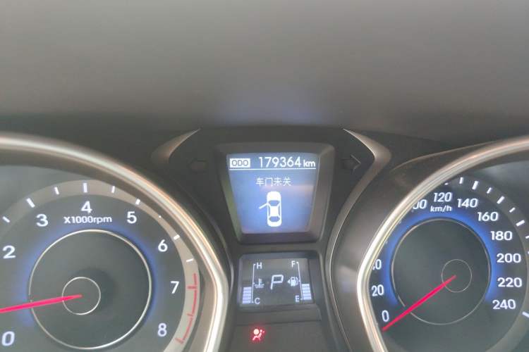 Used Hyundai Elantra (5th Generation / Langdong) 2013 1.6L Automatic Leading Model Odometer Close Up